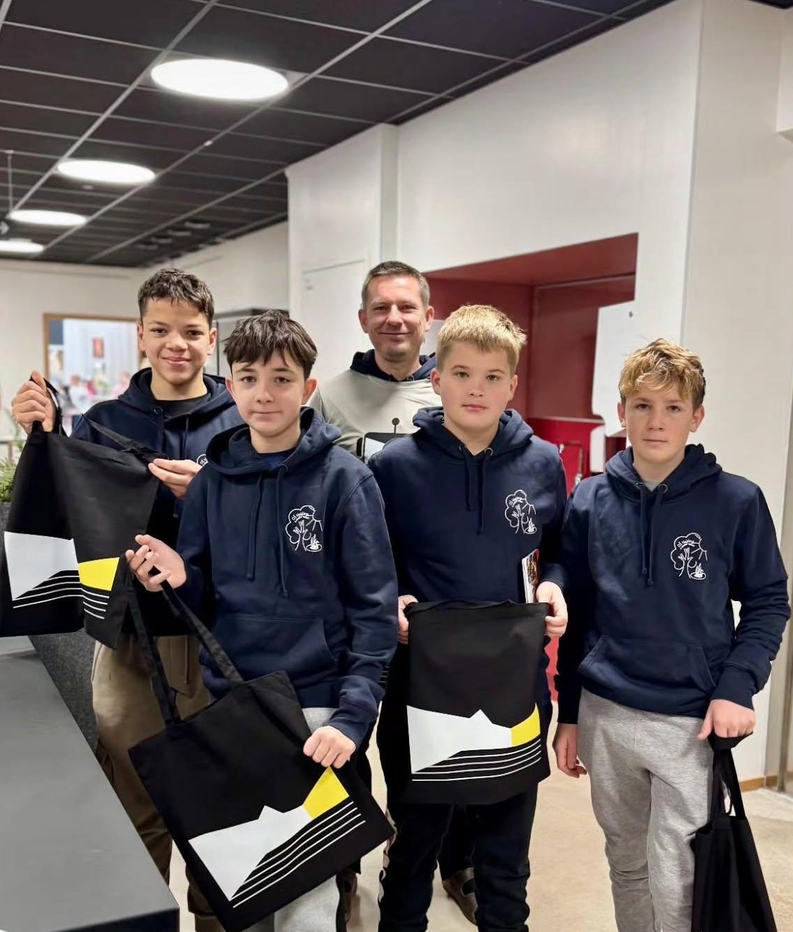 VEXperts Hajdina students and their coach with gift bags from the Orimattila hosts